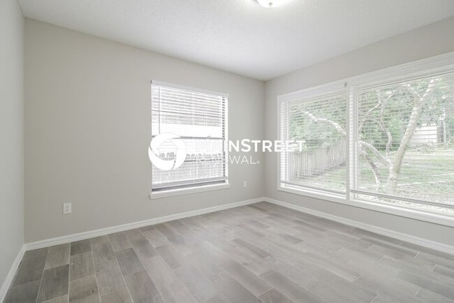 Building Photo - 3 Bedroom Pet-Friendly Home in Apopka, FL with Main Street Renewal