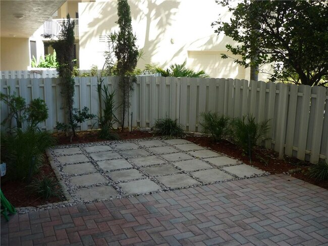 Building Photo - 3500 Oaks Clubhouse Dr