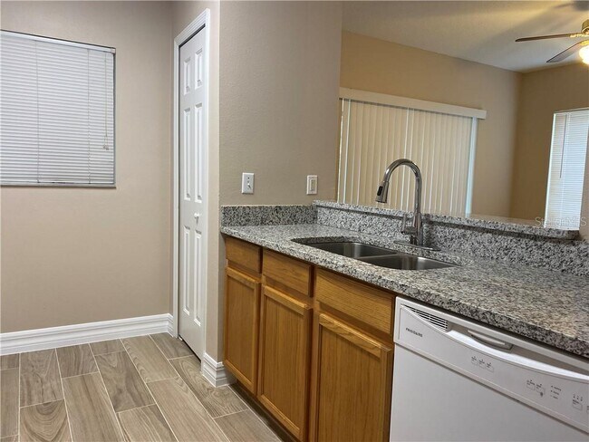 Building Photo - 2250 Fluorshire Dr