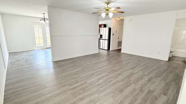Building Photo - 15251 Tyler Mill Dr