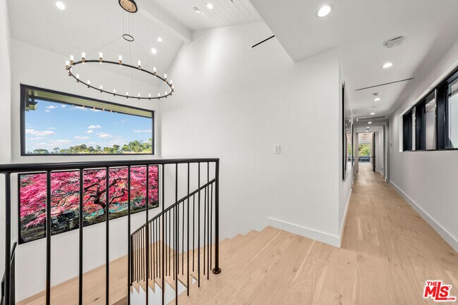 Building Photo - 3140 Coldwater Canyon Ave