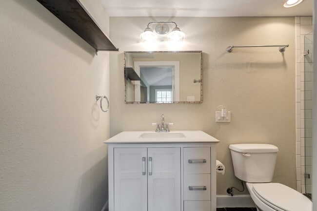 Building Photo - Tech Terrace Pre-lease!!