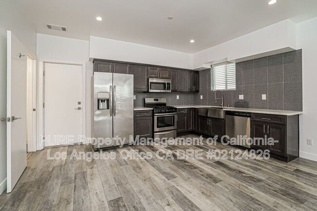 Building Photo - 1344 N Kenmore Ave