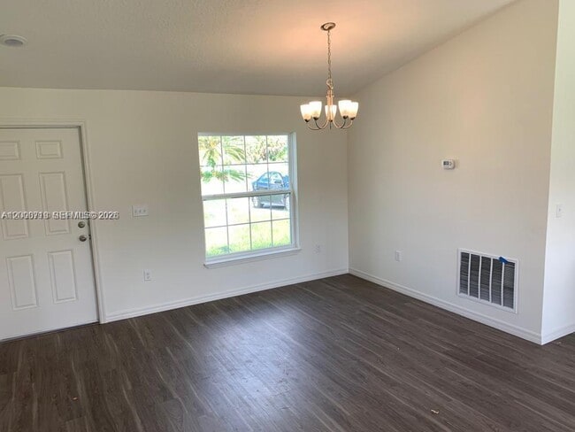 Building Photo - 2217 SW Halissee St