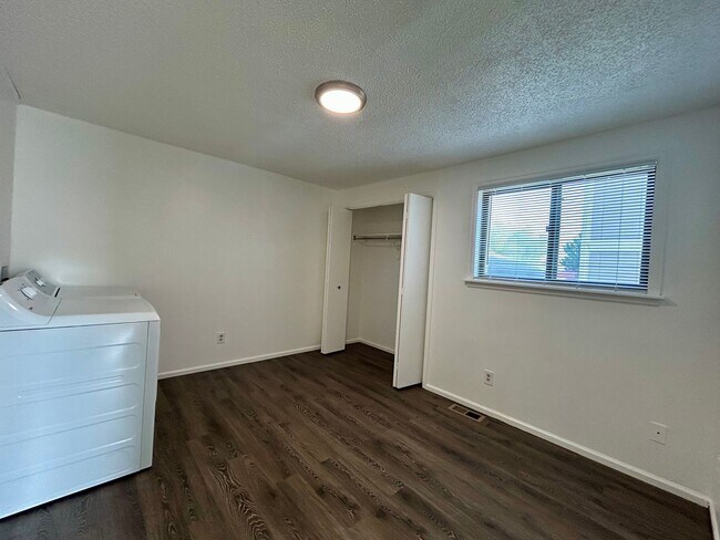 Building Photo - 1732 Cambridge Dr
