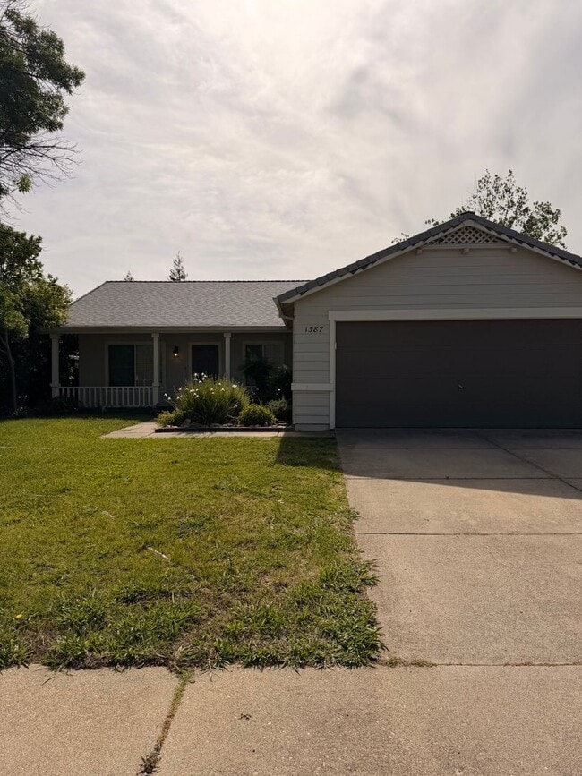 Building Photo - 3-bedroom, 2-bath home in great neighborhood!