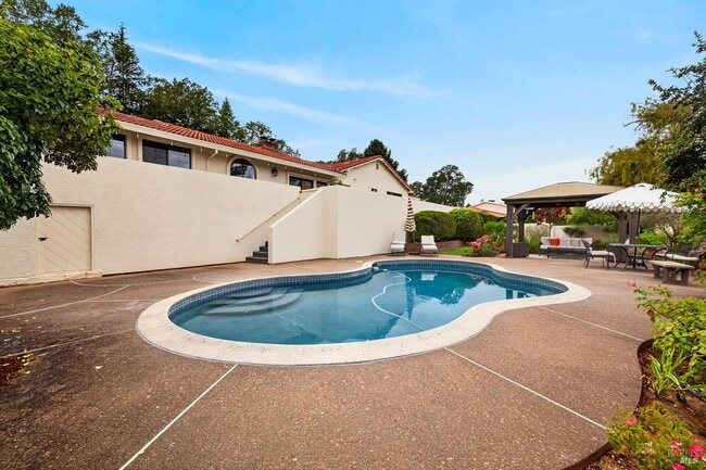 Building Photo - 15644 Arnold Dr