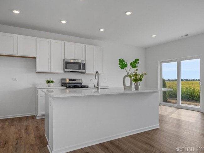 Building Photo - 25715 W Yorkshire Dr
