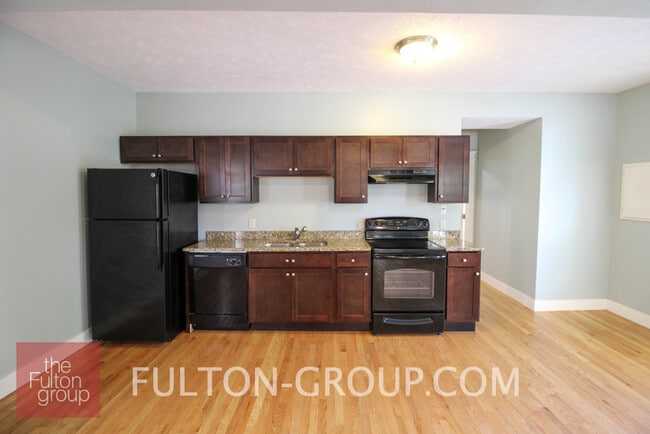 Building Photo - 849 Lake Dr SE