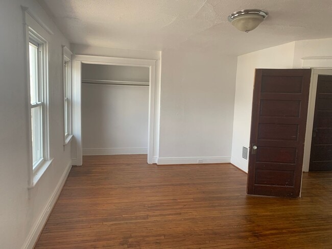 Building Photo - 2 Bedroom Detached House-East End York City