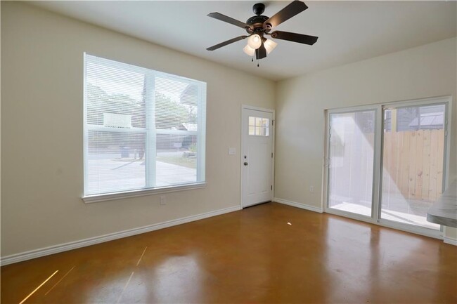 Building Photo - 1126 Chicon St