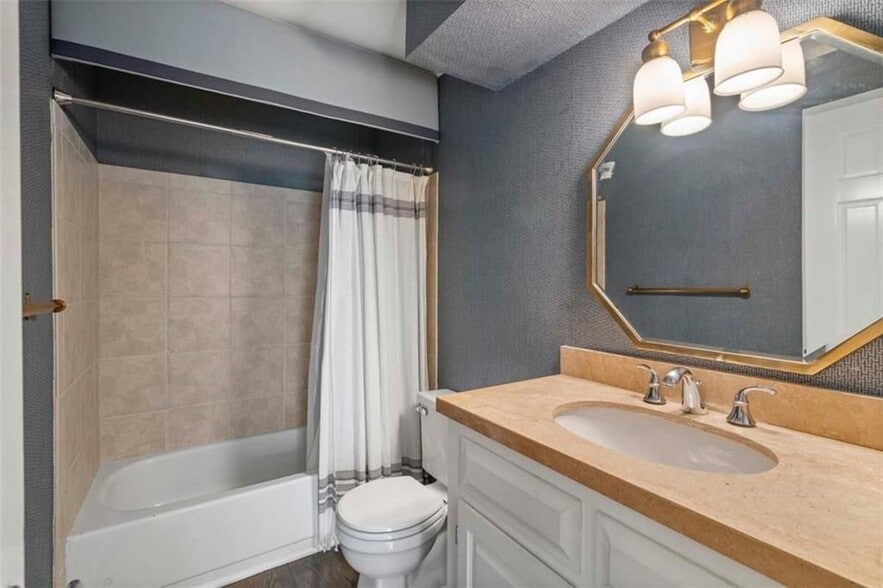 Building Photo - 1400 N Morningside Dr NE