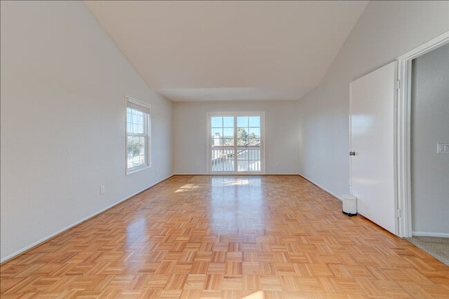 Building Photo - 407 Village Center Dr