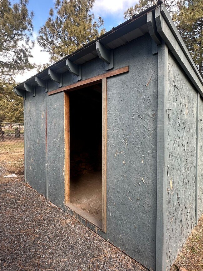 Building Photo - Completely Remodeled Home on 1 Acre in DRW