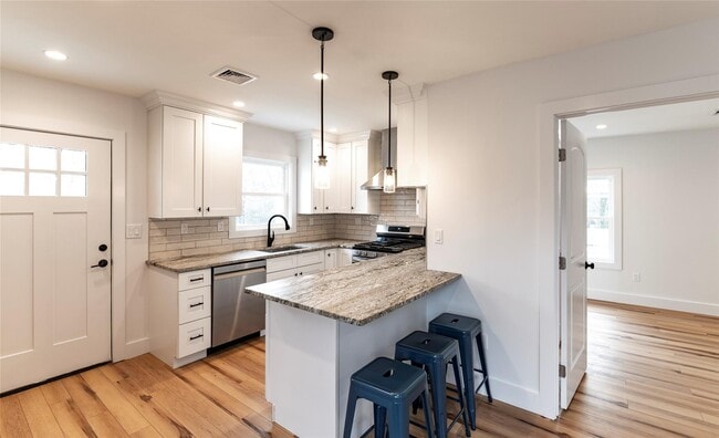 Building Photo - 323 N Highland Ave