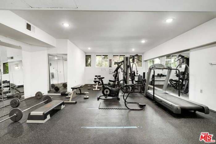 Gym - 911 N Kings Rd