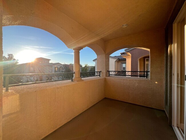 Building Photo - Large Home located in the Gated Community of Dorado in S. Reno