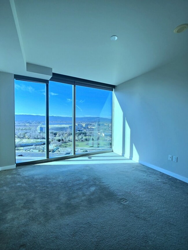 Building Photo - AXIS 1 BEDROOM LUXURY CONDO FOR RENT