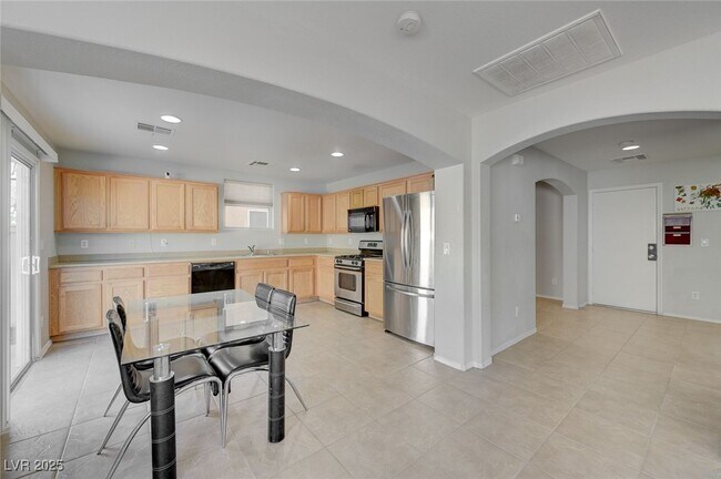 Building Photo - 2586 Begonia Valley Ave