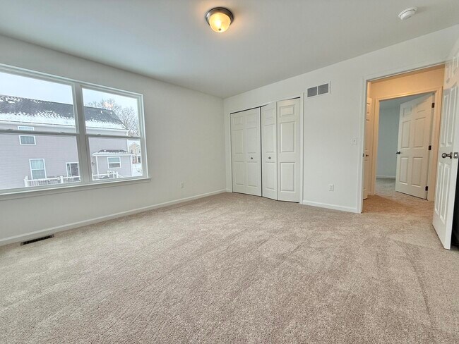 Building Photo - 6173 S Trailwoods Dr