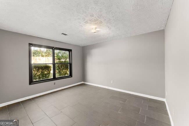 Building Photo - 59 Sloan St