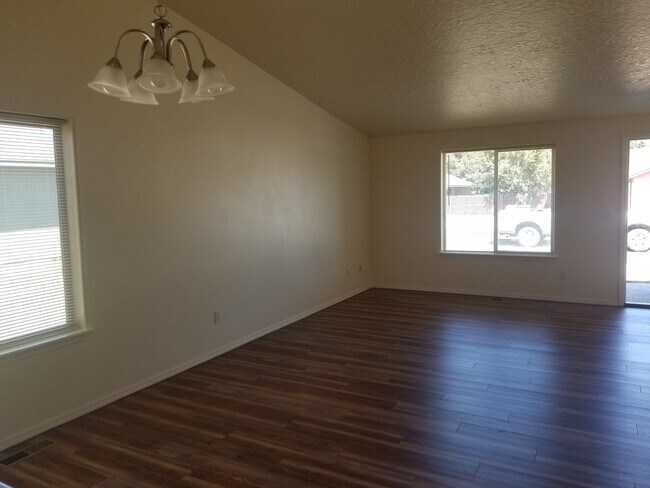 Building Photo - 16457 Cassidy Dr