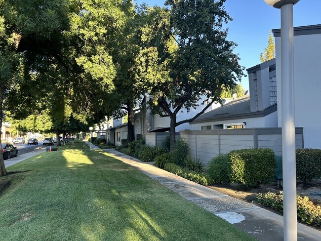 Building Photo - 1313 Floyd Ave