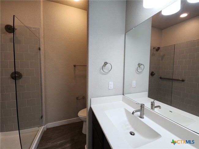 Building Photo - 1115 Creekside Orchard