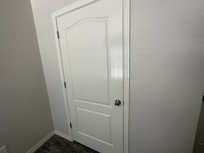 Building Photo - "Modern Comfort in El Paso: Spacious 3-Bed...