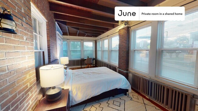 Primary Photo - Private bedroom in 5 bed/2 bath Home