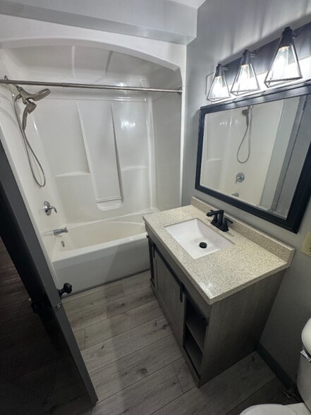 Building Photo - 1959-1961 Maple Dale Rd