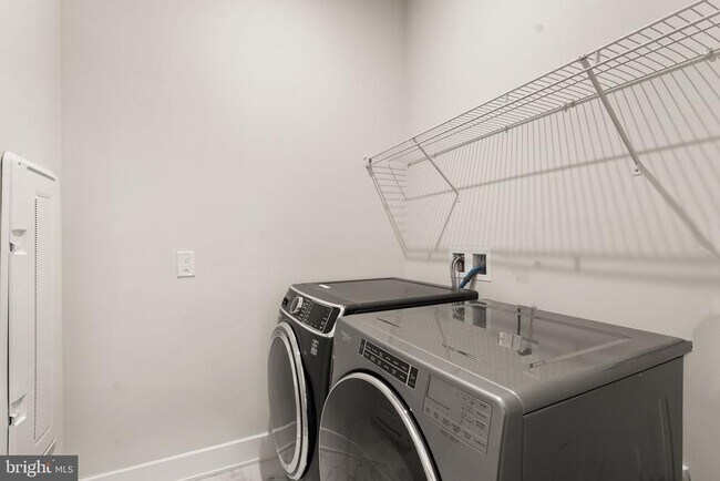 Building Photo - 43443 Croson Ln