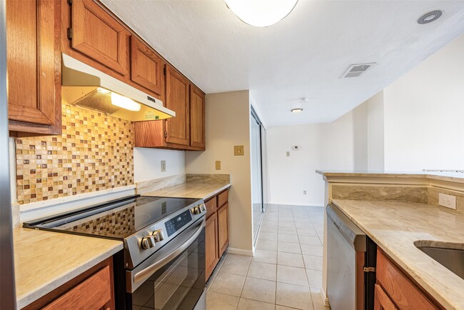 Building Photo - 2300 Old Spanish Trl