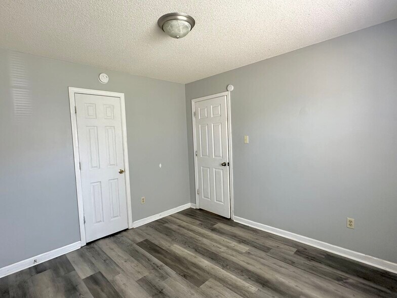 Building Photo - 1090 Cambrain Dr