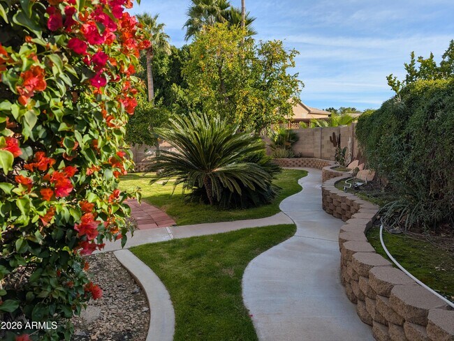 Building Photo - 15801 N 11th Ave