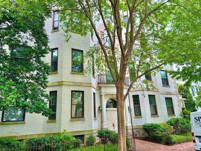 Building Photo - Historic Georgetown Sunny 2 Bedroom 1.5 Ba...