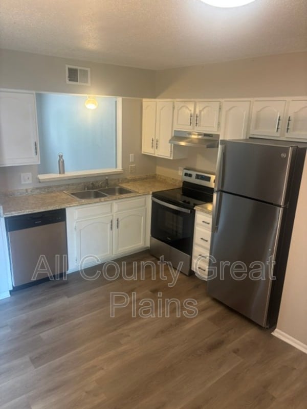 Building Photo - 609 S Lakehurst Dr