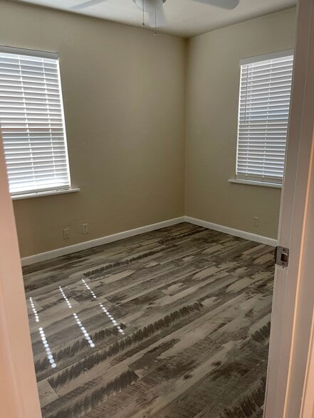 Bedroom 2 - 819 E Lindsey St