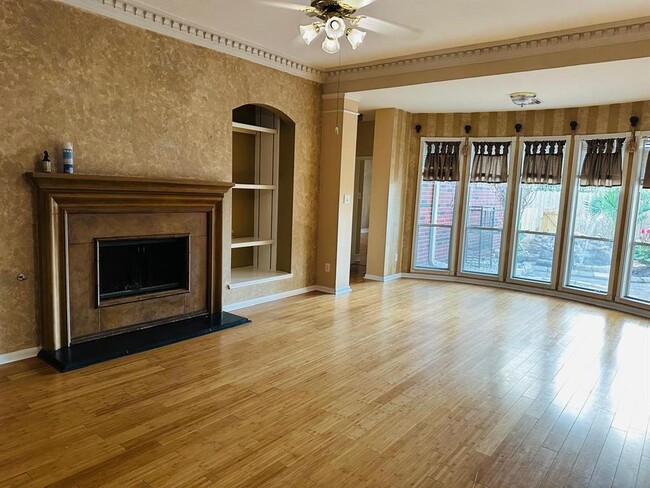 Building Photo - 17014 Sandestine Dr