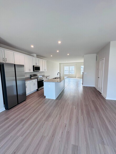 Building Photo - 61 Zander Rd