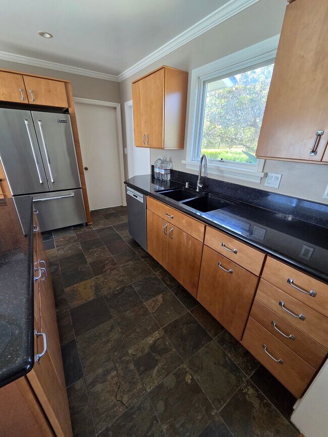 Building Photo - 1501 Edris Dr