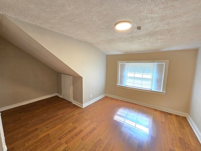 Building Photo - ? Renovated 4-Bedroom Home with Modern Upg...