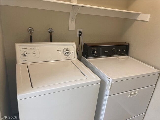 Building Photo - 7100 W Pirates Cove Rd