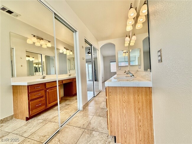 Building Photo - 1802 Ellisworth Pl