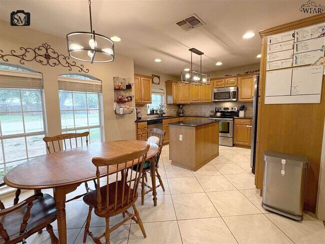 Building Photo - 4801 Shenandoah Dr