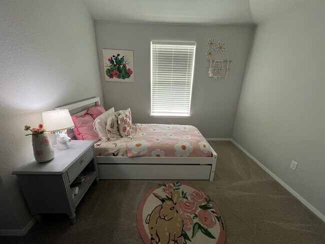 Building Photo - 225 Graver St