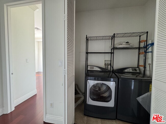 Building Photo - 700 S Ardmore Ave