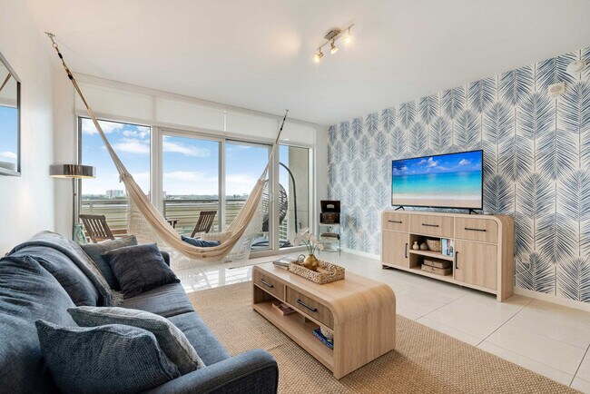 Building Photo - 3256 NE 1st Ave