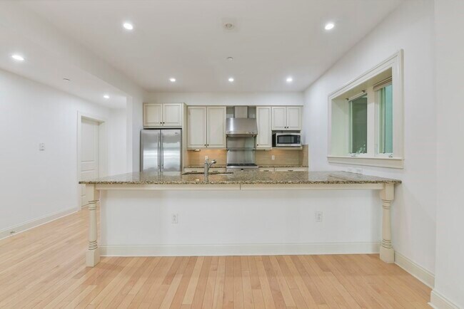 Building Photo - 201 Freeman St