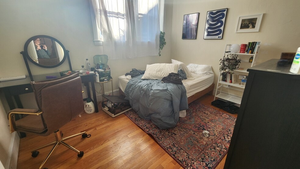 Building Photo - 19 Thatcher St